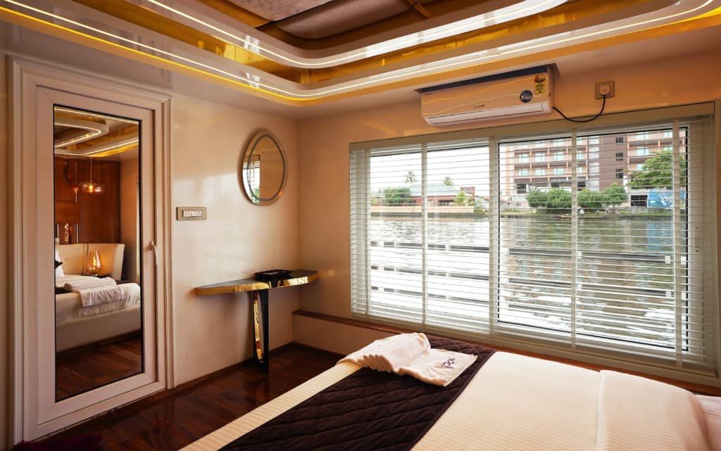 Luxury Houseboat