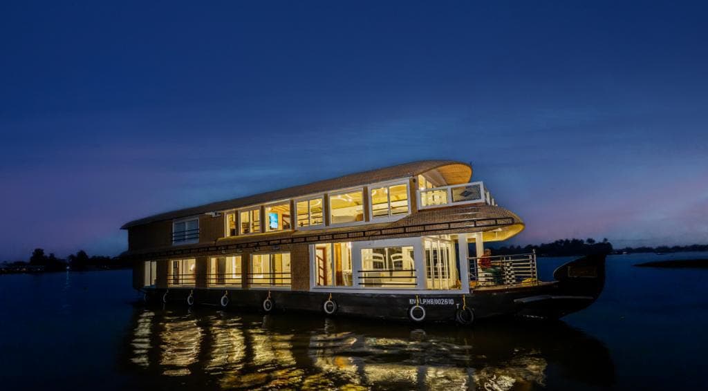 Premium Houseboat
