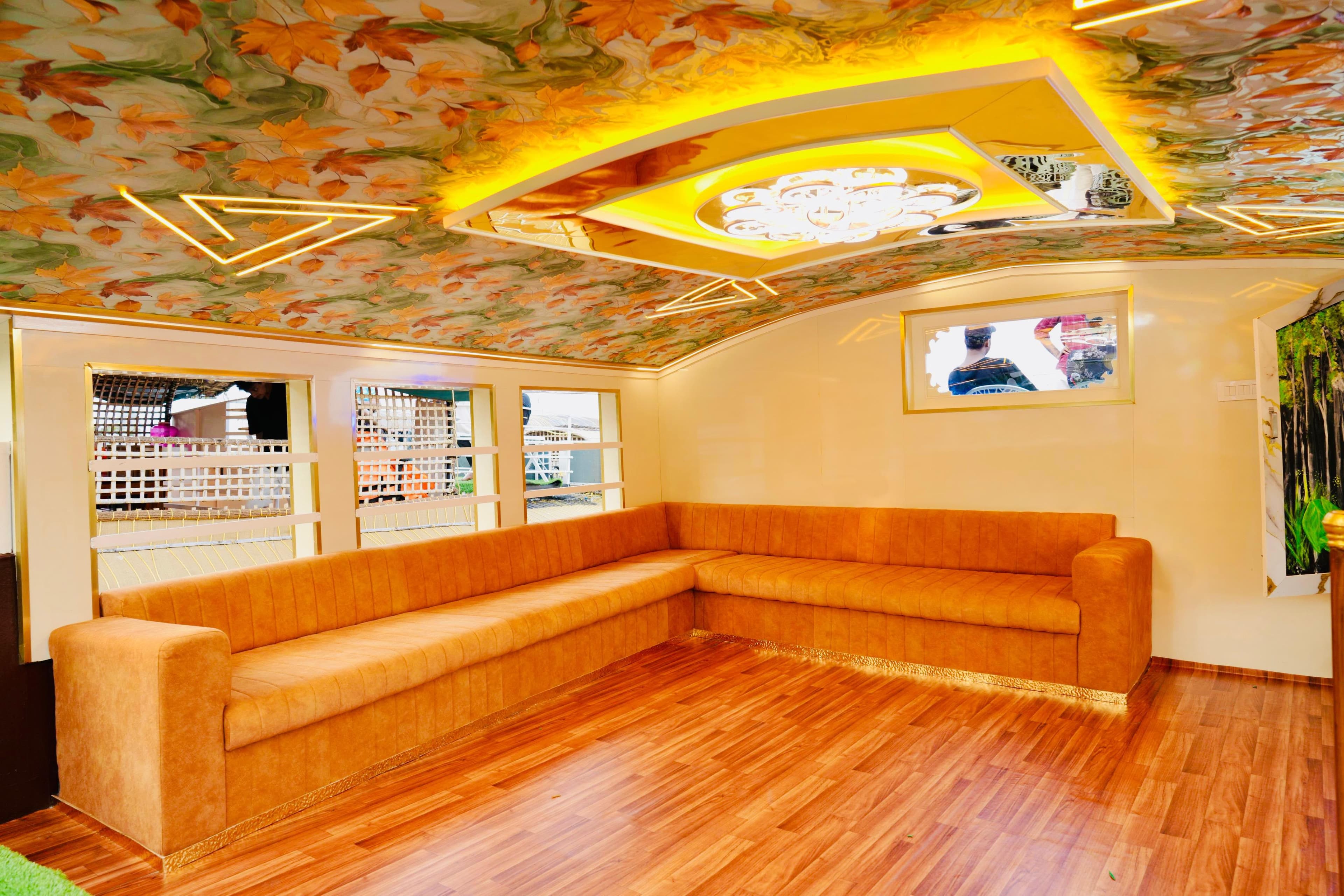 2 Bedroom Houseboat sub image 3