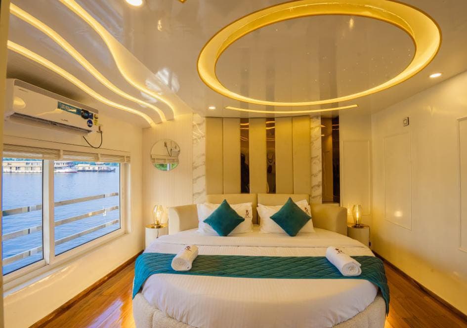 4 Bedroom Houseboat sub image 3