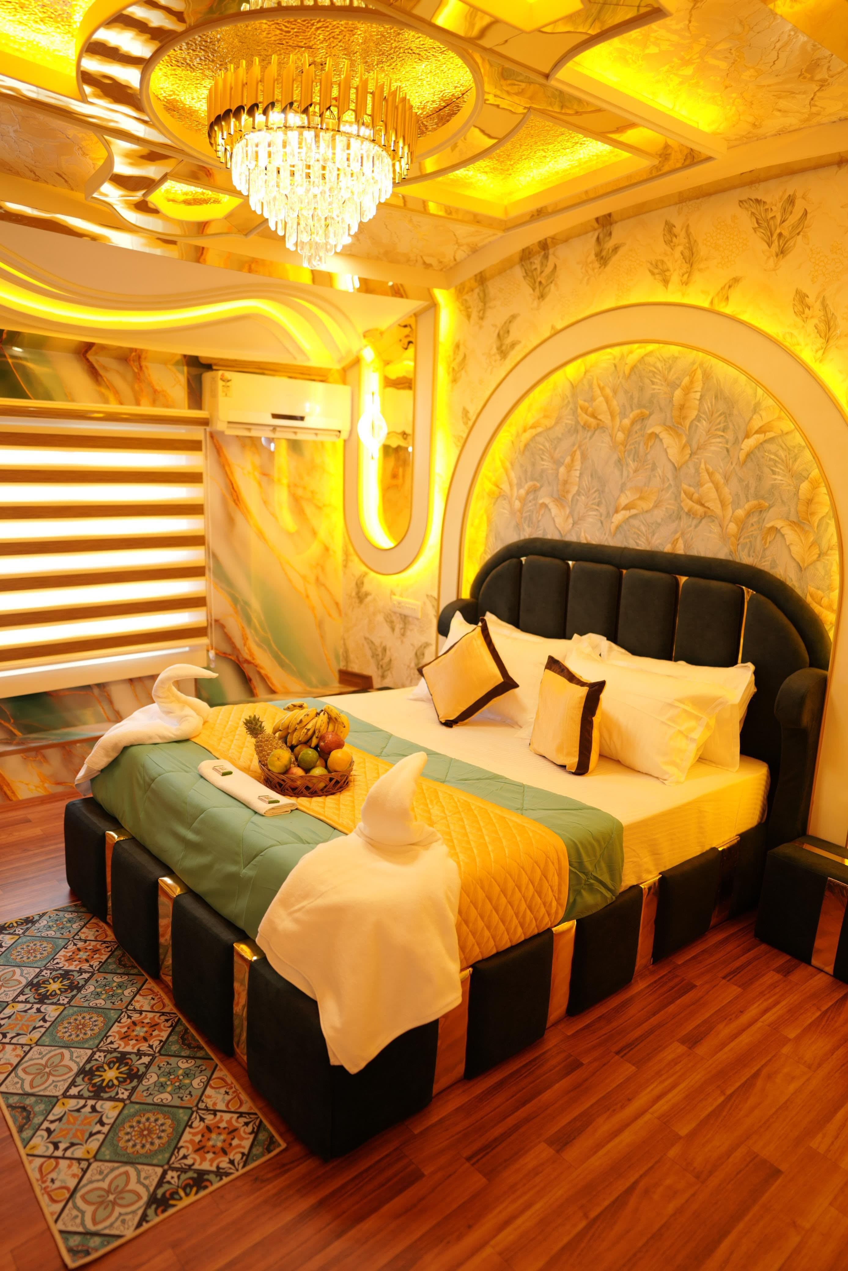 2 Bedroom Houseboat sub image 1