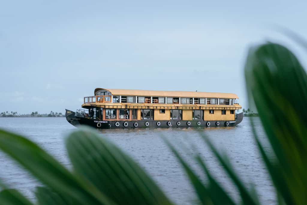 5 Bedroom Houseboat sub image 2