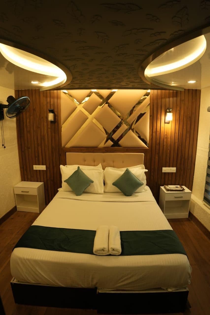 5 Bedroom Houseboat sub image 4