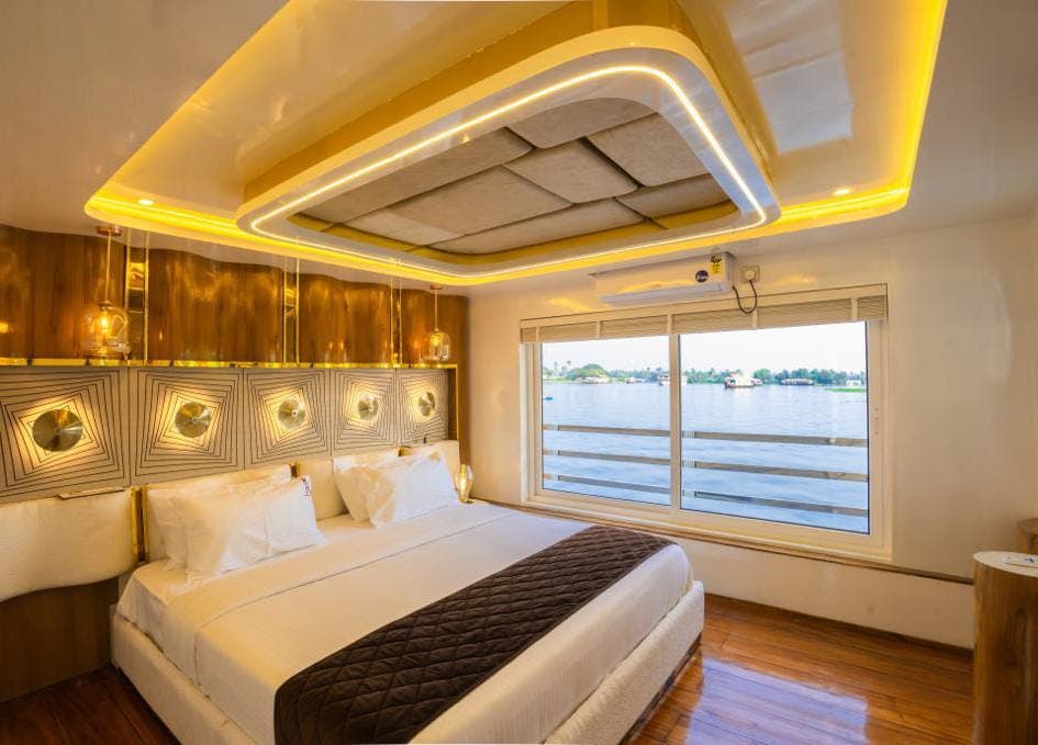 4 Bedroom Houseboat sub image 4