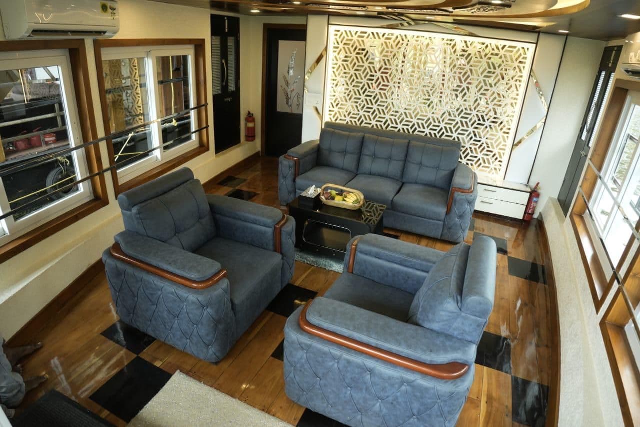 5 Bedroom Houseboat sub image 1
