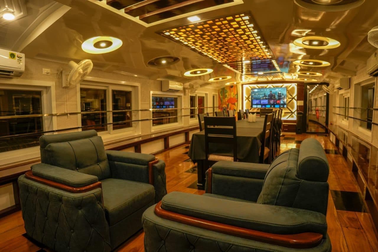 5 Bedroom Houseboat sub image 3