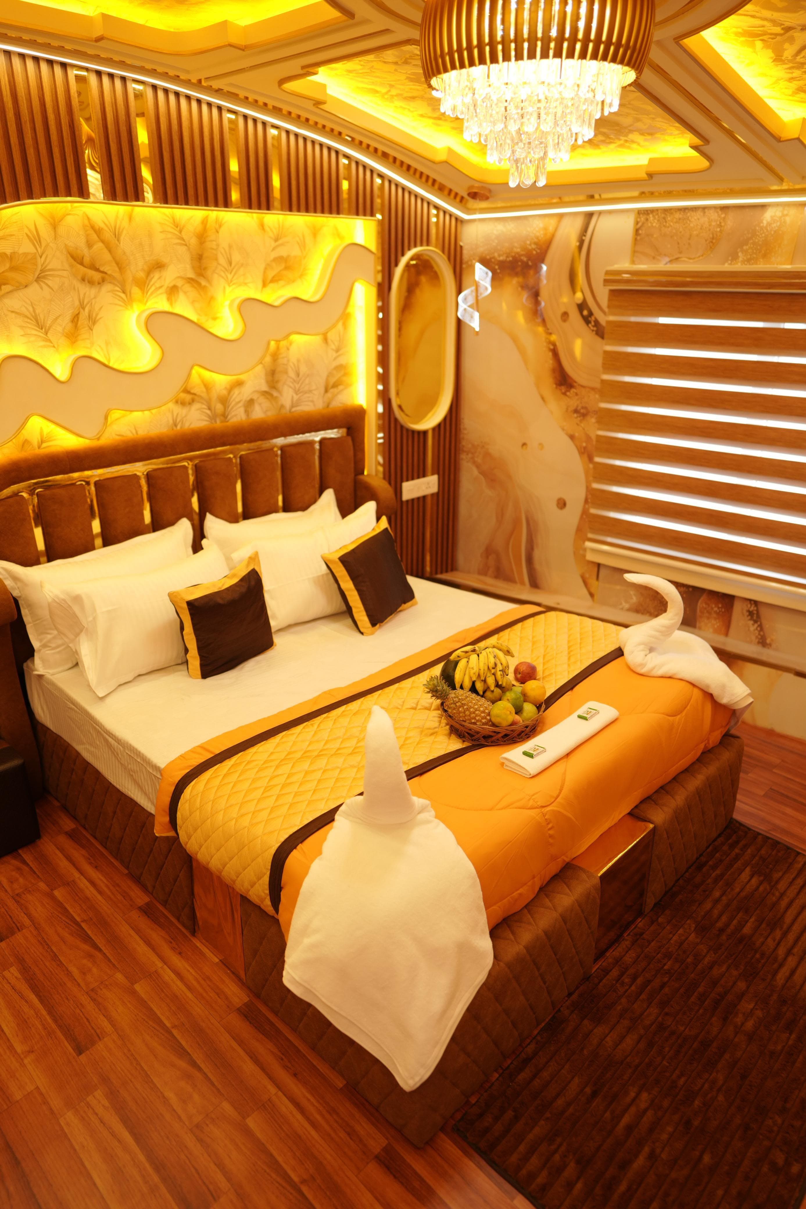 2 Bedroom Houseboat sub image 4