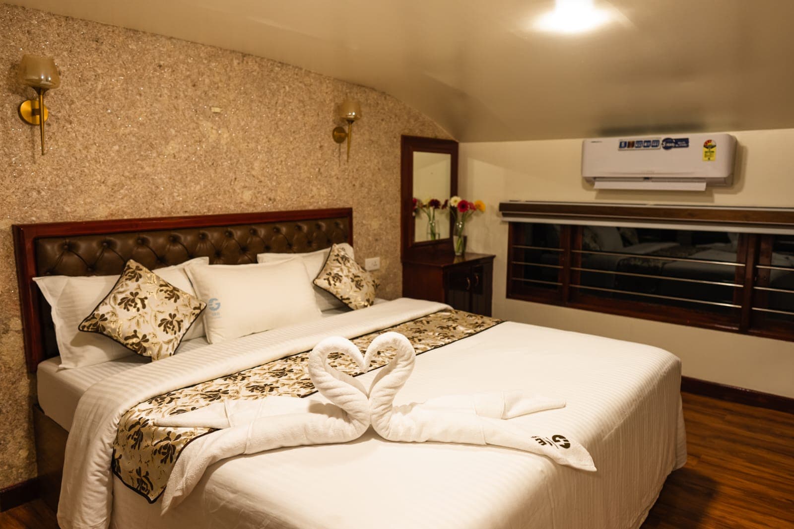 5 Bedroom Houseboat sub image 1