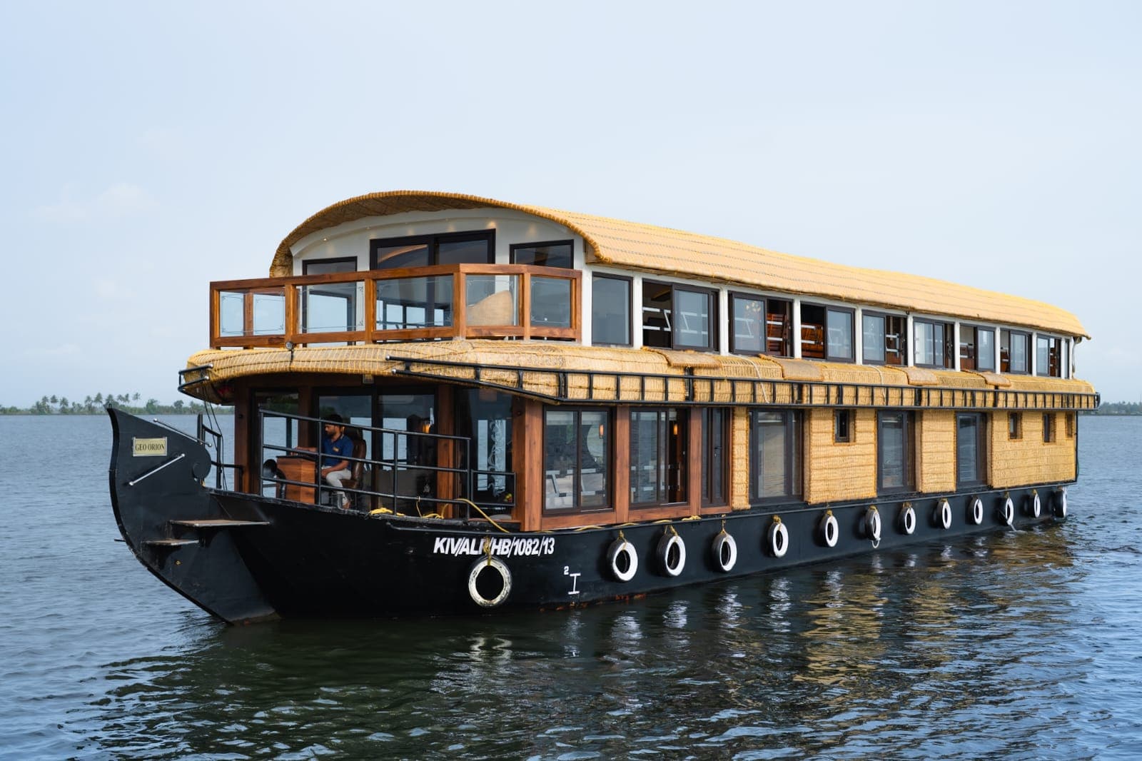 5 Bedroom Houseboat