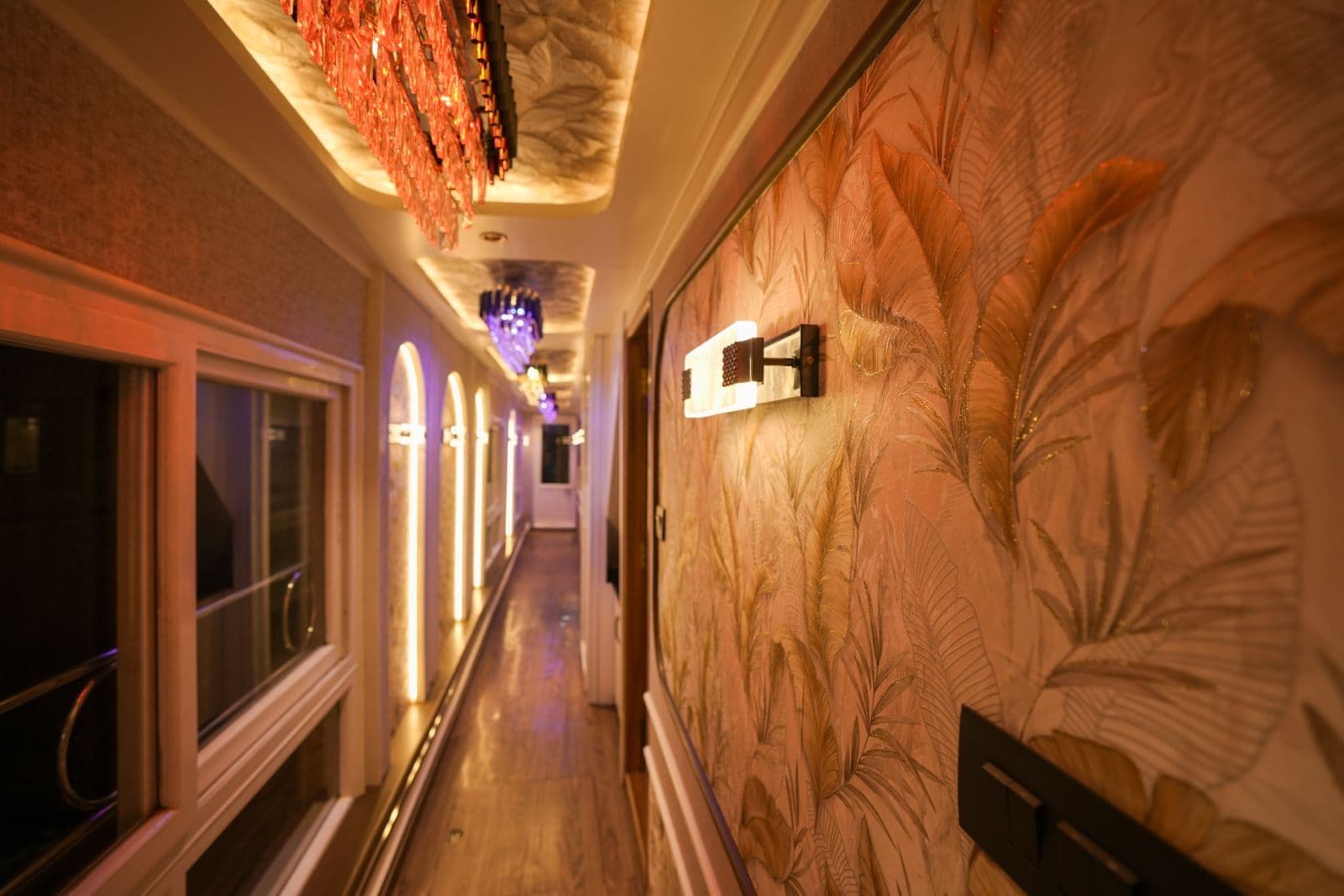 7 Bedroom Houseboat sub image 4