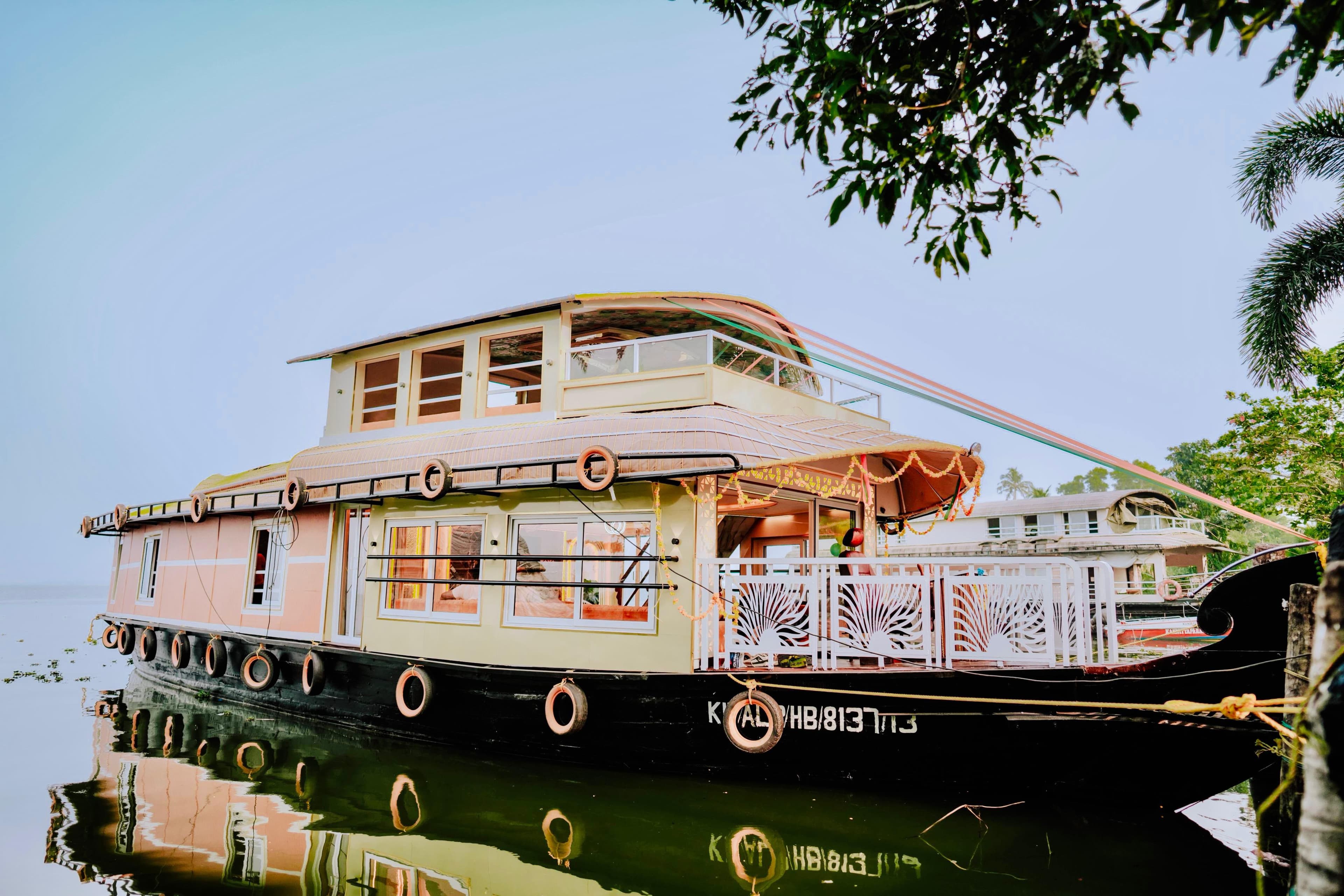 2 Bedroom Houseboat